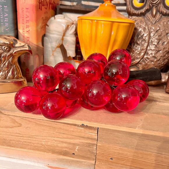 Vintage Mid-Century Rare Pink Lucite Grape Cluster - MCM Home Decor - Picture 3 of 3